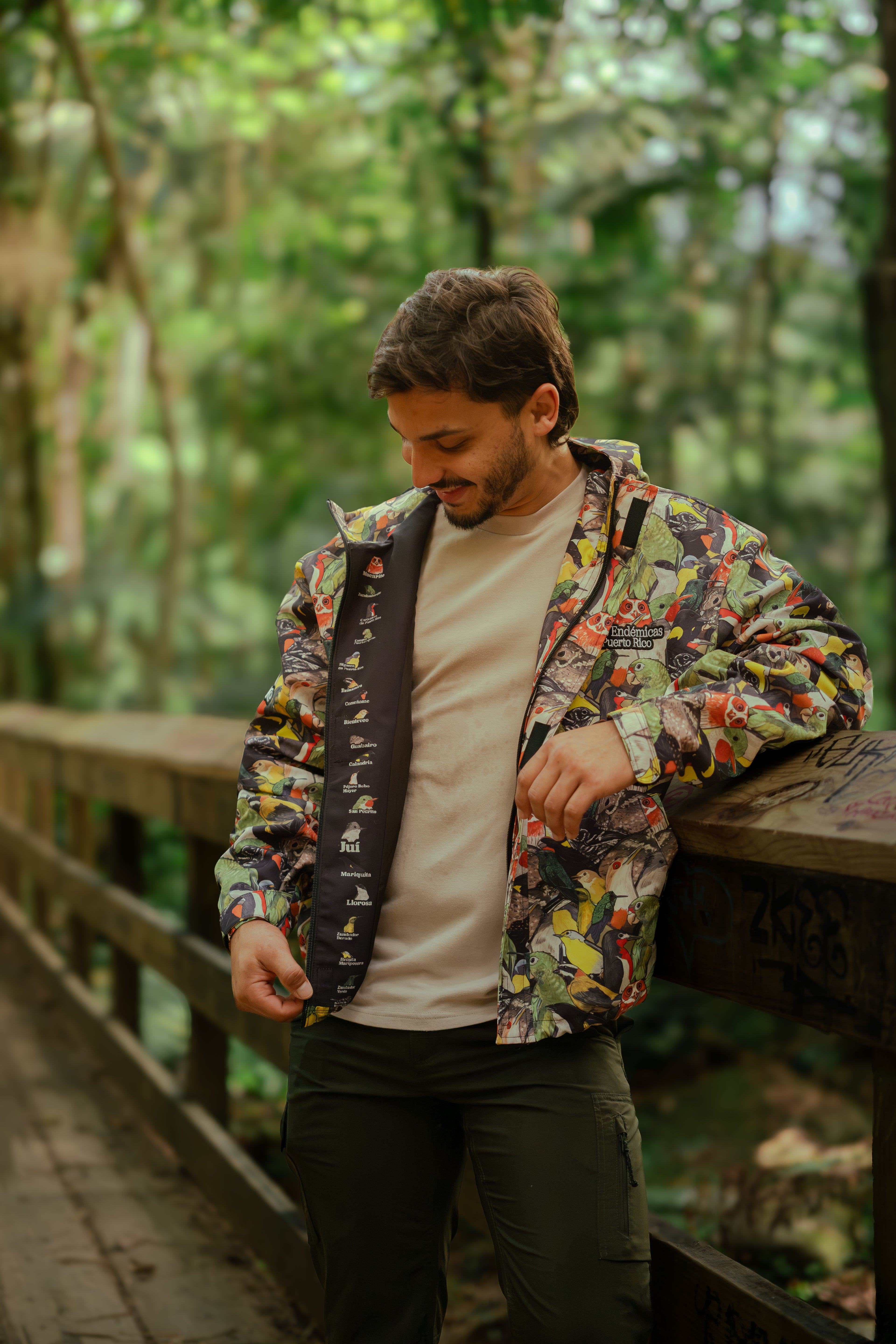 Aves Endémicas Raincoat